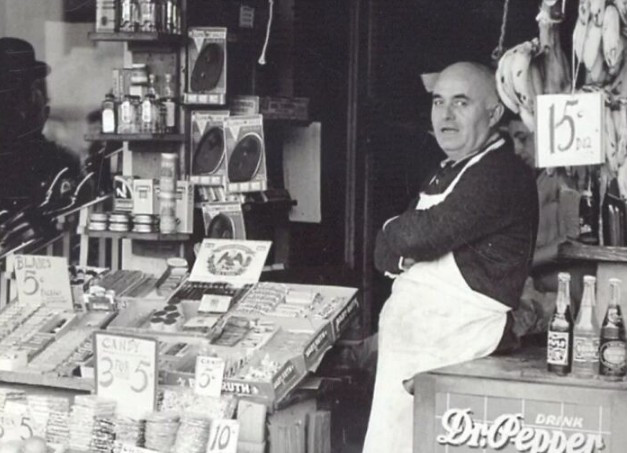 Cửa hàng nhỏ ở Market Square, Waco, Texas, năm 1939.
