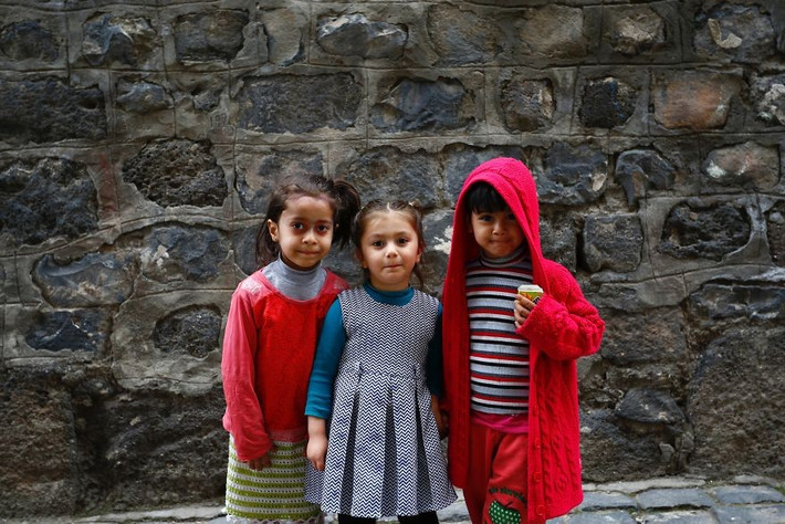 Ba bé gái ở Diyarbakır.