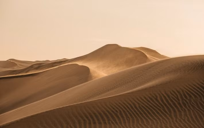Peru là nơi có cồn cát cao thứ hai thế giới, đó là Cerro Blanco, cao khoảng 1.176 mét. Cồn cát này nằm gần thành phố Nazca và là một điểm đến nổi tiếng cho các hoạt động như trượt cát. Ảnh: Peru-Travels.