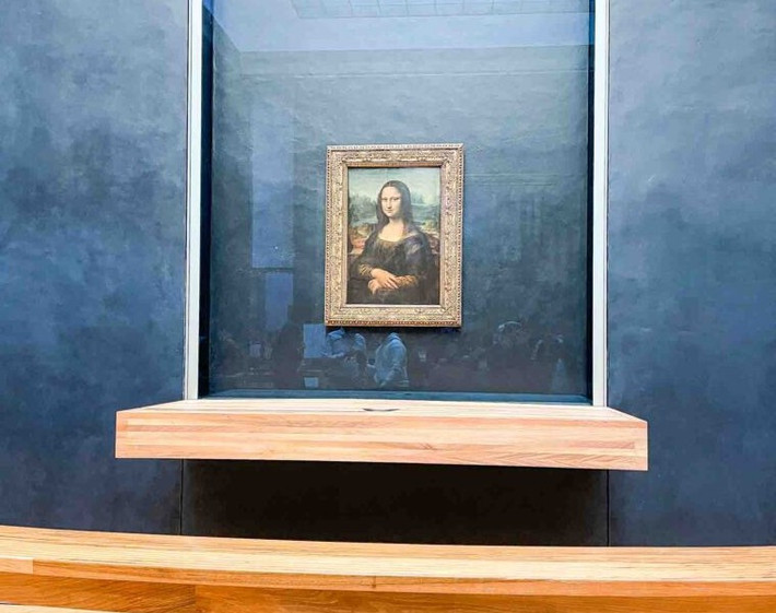 Bảo tàng Louvre là nơi trưng bày bức tranh Mona Lisa nổi tiếng của Leonardo da Vinci. Ngoài ra, bảo tàng Louvre còn thu hút hàng triệu du khách mỗi năm nhờ bộ sưu tập đồ sộ và kiến trúc độc đáo. Ảnh: DC.