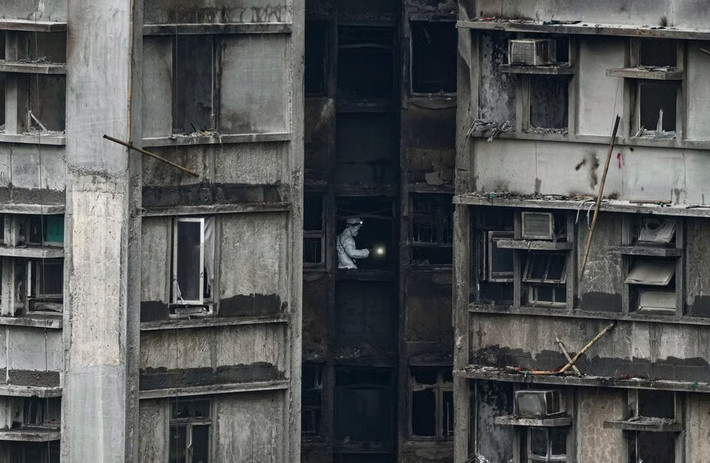 Ngoài ra, 79 người bị thương, trong đó có 12 lính cứu hỏa, trong vụ hỏa hoạn, và khoảng 100 người vẫn mất tích. Ảnh: SCMP.