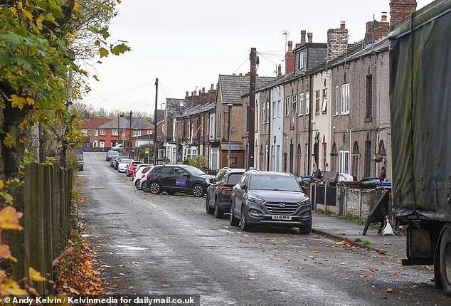 "Đây từng là một nơi đáng sống nhưng giờ thì không còn nữa", một cư dân khác chia sẻ. Ảnh: Daily Mail.