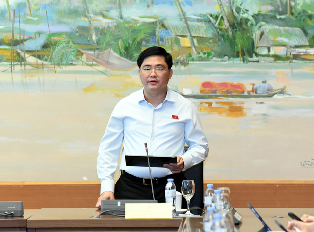 Trưởng Đoàn ĐBQH Thành phố Cần Thơ Nguyễn Tuấn Anh phát biểu tại phiên thảo luận tổ. Ảnh: Lâm Hiển anh-12.jpg