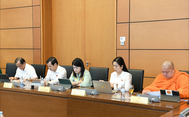 Các đại biểu tham dự phiên họp tổ anh-16.jpg