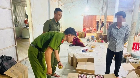 Vĩnh Long: Phát hiện cơ sở sản xuất nhang giả tại xã An Qui