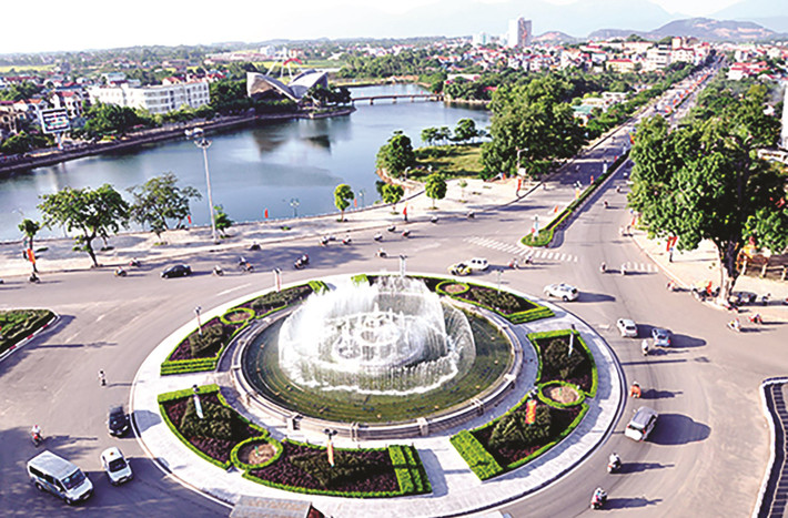 Vĩnh Phúc (1.238,6 km2): Vùng đất này nổi tiếng với quần thể danh lam, thắng cảnh tự nhiên nổi tiếng: rừng Quốc gia Tam Đảo, thác Bản Long, hồ Đại Lải, hồ Làng Hà... Vĩnh Phúc cũng gắn với nhiều di tích lịch sử như: Danh thắng Tây Thiên, Tháp Bình Sơn, Đền thờ Trần Nguyên Hãn, Di chỉ khảo cổ học Đồng Đậu...