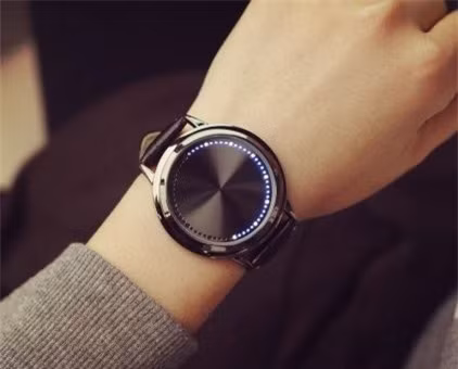 Thật khó tìm thấy một cô nàng nào có thể cưỡng lại được sức hút của mẫu đồng hồ nữ cảm ứng. Với tên gọi smartwatch, đồng hồ cảm ứng luôn mang đến rất nhiều điều thú vị.