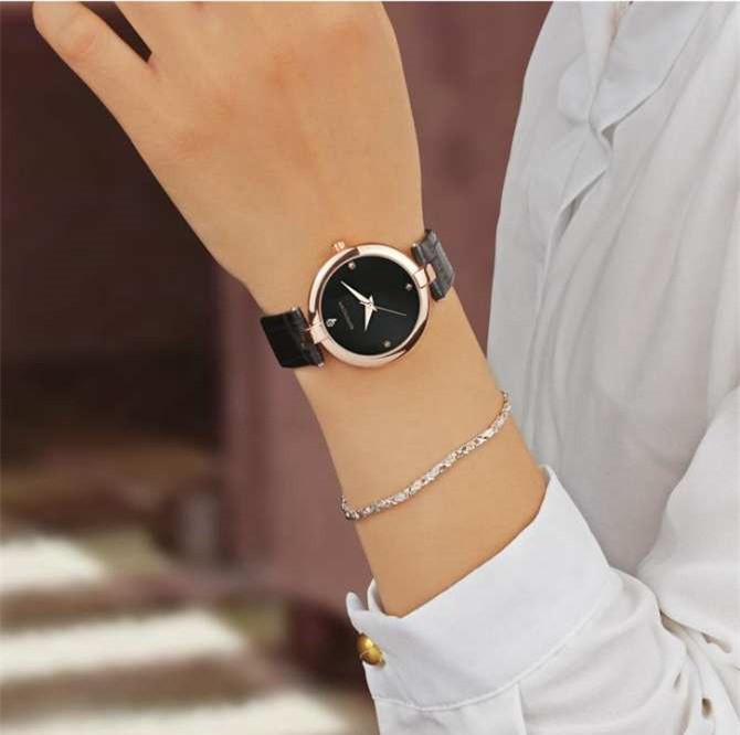 Nhắc đến đồng hồ quai da chắc hẳn các nàng sẽ không còn cảm thấy bỡ ngỡ, nhưng chưa bao giờ hết mê đắm với mẫu đồng hồ này.