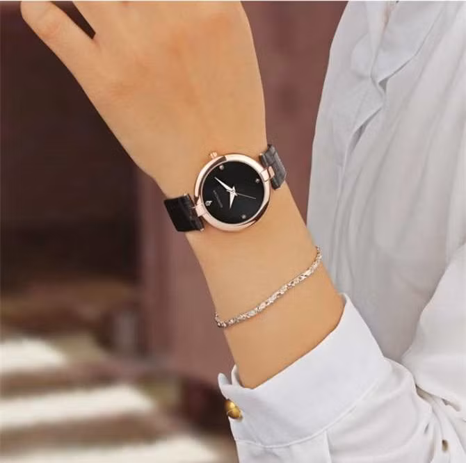 Nhắc đến đồng hồ quai da chắc hẳn các nàng sẽ không còn cảm thấy bỡ ngỡ, nhưng chưa bao giờ hết mê đắm với mẫu đồng hồ này.