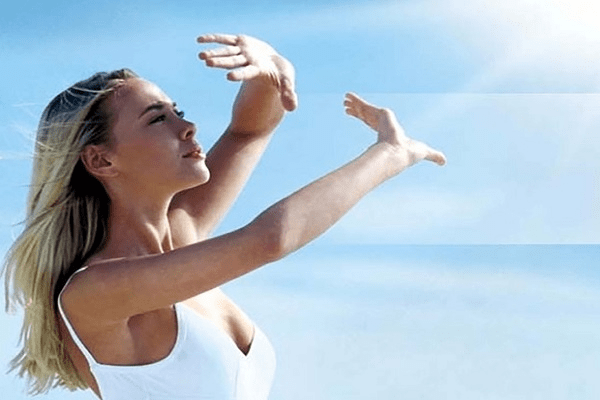 Bạn cũng nên tránh tâm lý “cậy” đã thoa kem chống nắng có chỉ số SFP cao nên cứ “vô tư” phơi nắng trong một thời gian dài, đặc biệt là các giờ cao điểm từ 10 giờ sáng đến 4 giờ chiều.