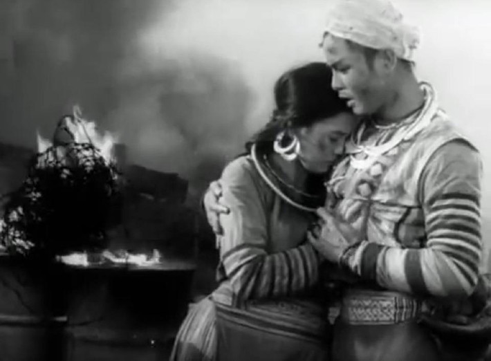  Tục cho vay nặng lãi: Tục cho vay nặng lãi ở miền núi thời phong kiến được thể hiện tập trung ở nhân vật Mị. Qua ngòi bút của Tô Hoài, hủ tục này hiện ra như một nỗi sợ hãi đã cướp đi hạnh phúc của bao nhiêu người.