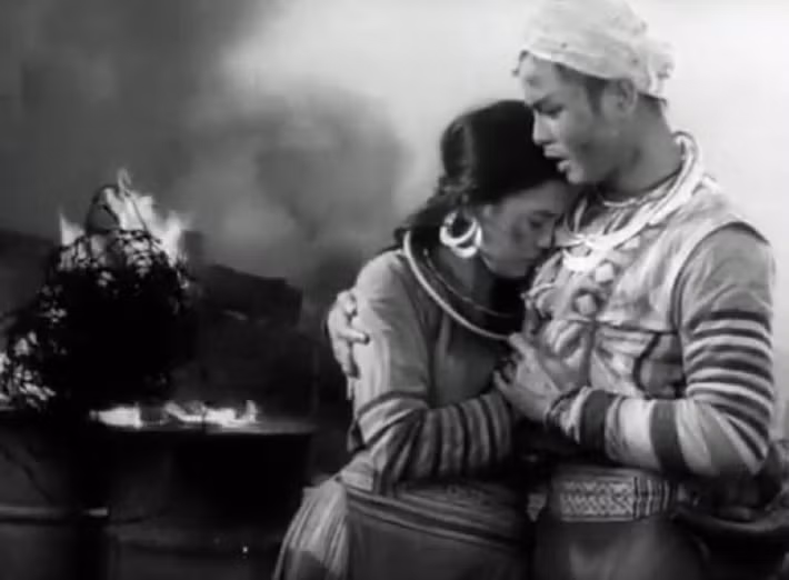  Tục cho vay nặng lãi: Tục cho vay nặng lãi ở miền núi thời phong kiến được thể hiện tập trung ở nhân vật Mị. Qua ngòi bút của Tô Hoài, hủ tục này hiện ra như một nỗi sợ hãi đã cướp đi hạnh phúc của bao nhiêu người.