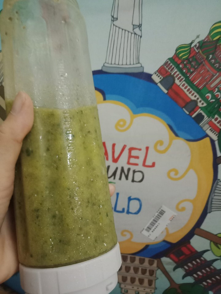 Ngày thứ 2 : Sáng ăn xôi pate (tự nấu) thấy vẫn khó chịu bụng, trưa ăn 1 đĩa rau luộc và chút xôi trắng. 6h tối ăn 1 hũ sữa chua, khoảng 200gr đu đủ chín. Sau đó đi tập lại bình thường đến gần 9h tối, không ăn tối. Thấy khỏe trở lại. Ngày thứ 3, Linh ăn cháo vịt (tự nấu) tinh thần vui vẻ sảng khoái.