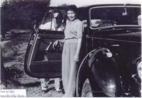 Dù không cưới xin, hôn thú, nhưng Thái hậu thậm chí còn ban mũ áo cho “thứ phi” và tin tưởng giao cho việc thờ cúng tổ tiên nhà chồng.