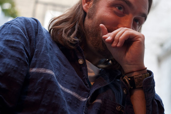 7. Ho dai dẳng Nếu bạn bị ho dai dẳng mà các cách điều trị thông thường không giải quyết được, có thể có nhiều vấn đề hơn là chỉ cảm lạnh thông thường. Đặc biệt nếu cơn ho khiến bạn cảm thấy đau ở vùng ngực, lưng hoặc vai thì càng thêm lý do để kiểm tra.