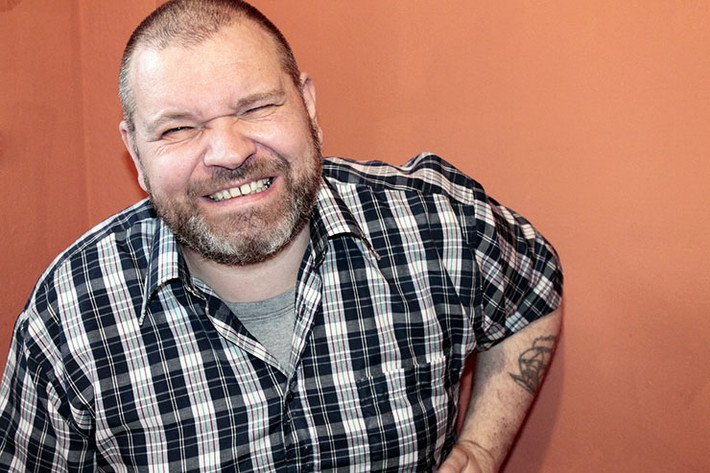 3. Đau dai dẳng Đau liên tục mà dường như không có nguyên nhân hoặc lý do có thể là một dấu hiệu của bệnh ung thư, đặc biệt là nếu bạn đang điều trị chứng đau đó nhưng không hiệu quả. Tùy thuộc vào vị trí điểm đau, có thể là triệu chứng của khối u não, trực tràng, buồng trứng hoặc ung thư ruột kết.