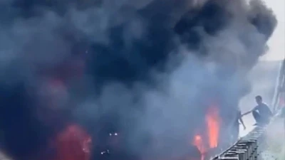 Xe container cháy dữ dội trên cao tốc Trung Lương – Mỹ Thuận