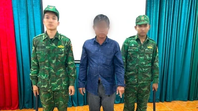 Tây Ninh: Bắt đối tượng vận chuyển 800 gói thuốc lá nhập lậu