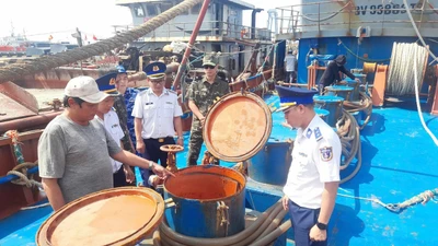 Phát hiện tàu cá vận chuyển lượng lớn dầu DO trên vùng biển phía Nam