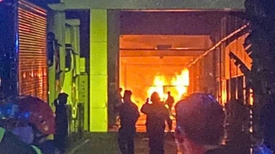 Cháy công ty phụ tùng ô tô trên đường Lê Quang Đạo