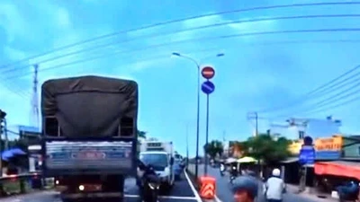 Xác minh tài xế xe tải chạy ngược chiều trên đường Trần Văn Giàu
