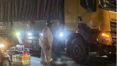 TPHCM: Xe máy ngã gần cầu Kênh Tẻ, hai thiếu niên tử vong tại chỗ