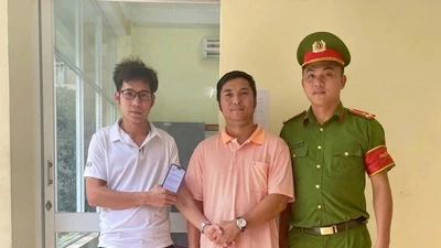 Người đàn ông ở Gò Vấp trả lại 330 triệu đồng được chuyển nhầm