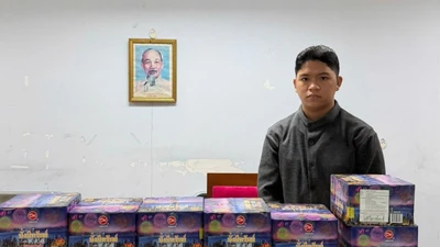 Đà Nẵng: Tạm giữ nam thanh niên buôn bán pháo nổ trái phép