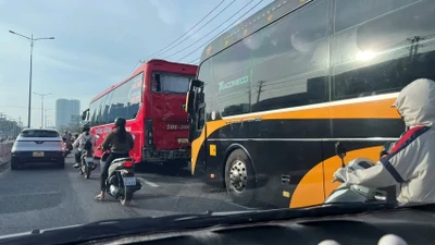 Tai nạn liên hoàn trên Quốc lộ 13, CSGT khẩn trương xử lý