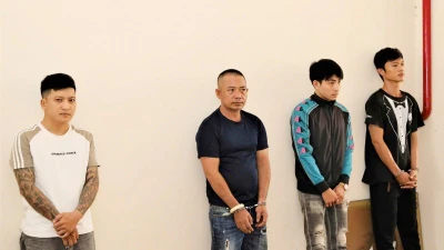 Bắt quả tang 4 đối tượng tổ chức sử dụng ma túy tại Cần Thơ