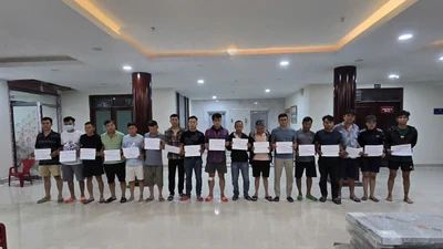 Bắt giữ nhóm đối tượng tàng trữ vũ khí quân dụng, tổ chức đánh bạc