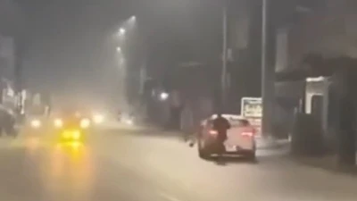 Tạm giữ tài xế không dừng xe, hất cán bộ CSGT lên capo