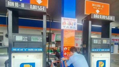 Đồng Nai lập đường dây nóng tiếp nhận phản ánh về cửa hàng xăng dầu găm hàng