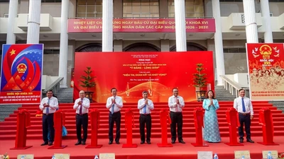 Cần Thơ: Khai mạc triển lãm sách, trưng bày chuyên đề về bầu cử
