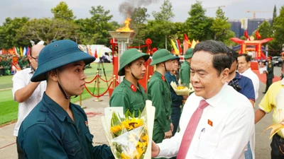 Hơn 9.000 thanh niên TP HCM hăng hái lên đường nhập ngũ