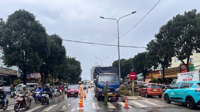 Va chạm giữa xe tải và xe máy khiến hai ông cháu tử vong ở Gia Lai