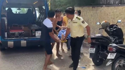 Ba du khách Nga gặp nạn khi tắm biển ở Mũi Né, một người tử vong