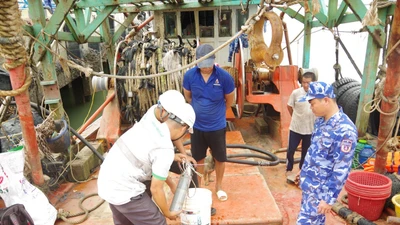 Phát hiện 3 vụ vận chuyển cát và dầu DO không rõ nguồn gốc trên biển