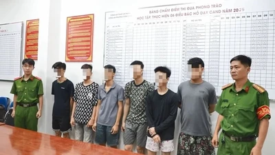 Triệu tập 14 thanh thiếu niên vụ chặn xe, hành hung người đi đường tại TP HCM