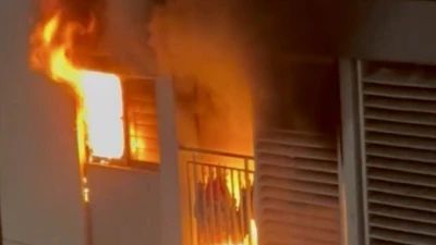 Cháy căn hộ chung cư trên đường Đỗ Xuân Hợp, 3 người nguy kịch