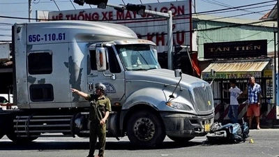 Xe đầu kéo tông xe máy ở Bình Tân, nạn nhân tử vong tại chỗ