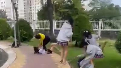 Nhóm nữ sinh đánh bạn cùng trường, một em nhập viện cấp cứu