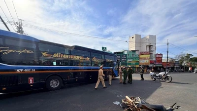 Xe khách va chạm xe máy tại Gia Lai, một phụ nữ tử vong