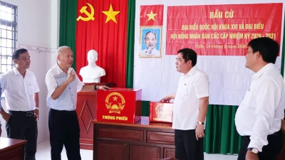 Kiểm tra công tác chuẩn bị bầu cử tại 3 xã ở An Giang