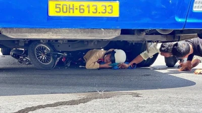 Lâm Đồng: Bé gái 11 tuổi bị cuốn vào gầm xe khách, may mắn thoát nạn