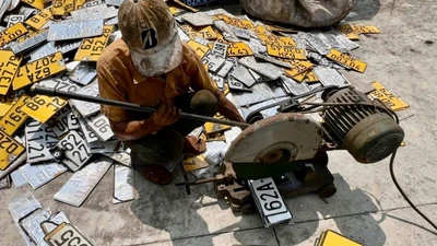 Tây Ninh tiêu hủy hơn 70.000 phôi đăng ký xe và biển số thu hồi