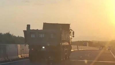 Chạy sai làn trên cao tốc, tài xế xe ben bị phạt 6 triệu đồng