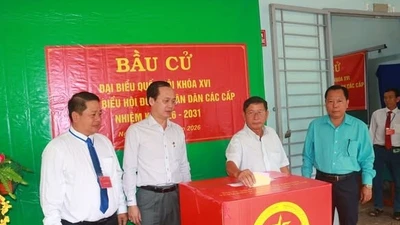 Vĩnh Long cử tri nô nức đi thực hiện quyền công dân từ sáng sớm