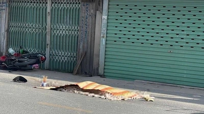 Va chạm container và xe máy trên đường Bùi Công Trừng, một người tử vong