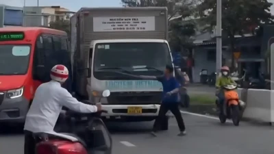 Đà Nẵng: Tài xế xe tải chặn xe buýt, dùng hung khí đe dọa bị xử lý